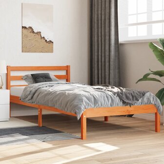Bedframe zonder matras massief grenenhout wasbruin 90x200 cm 1