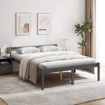 Seniorenbed massief grenenhout grijs 150x200 cm 1