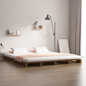 Palletbed massief grenenhout honingbruin 140x190 cm 1