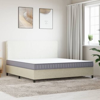 Schuimmatras middelzacht 200x200 cm 2