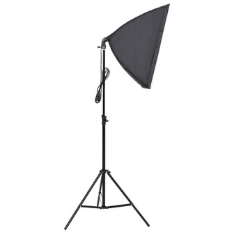 Fotostudioset met softboxlamp, achtergrond en reflector 6
