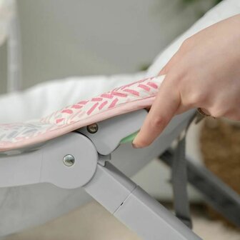 Baby wipstoel Ingenuity Grijs Roze 7