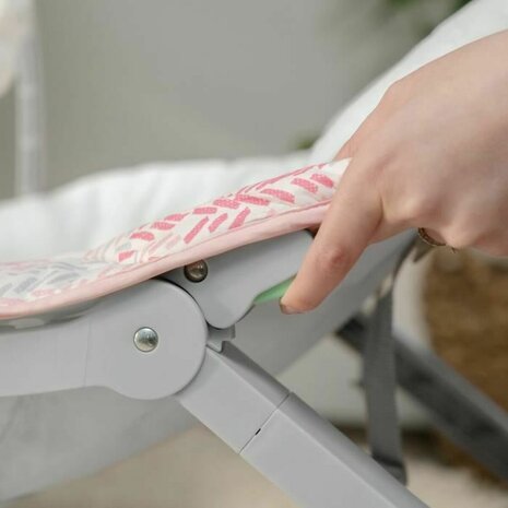 Baby wipstoel Ingenuity Grijs Roze 7